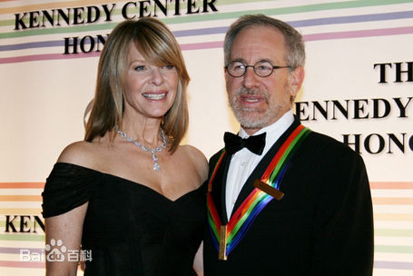 史蒂文·斯皮尔伯格(Steven Allan Spielberg)斯皮尔伯格与妻子图片图集