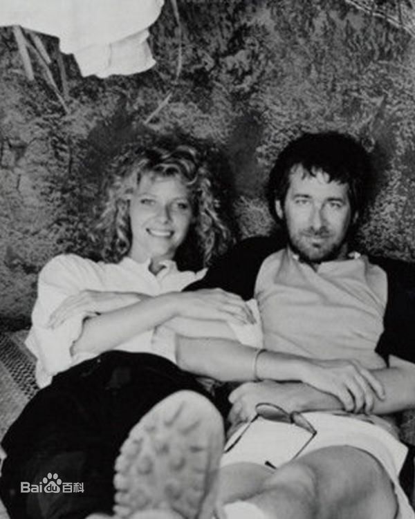 史蒂文·斯皮尔伯格(Steven Allan Spielberg)斯皮尔伯格与妻子图片图集