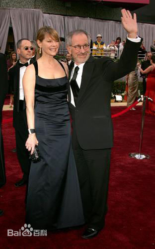 史蒂文·斯皮尔伯格(Steven Allan Spielberg)斯皮尔伯格与妻子图片图集