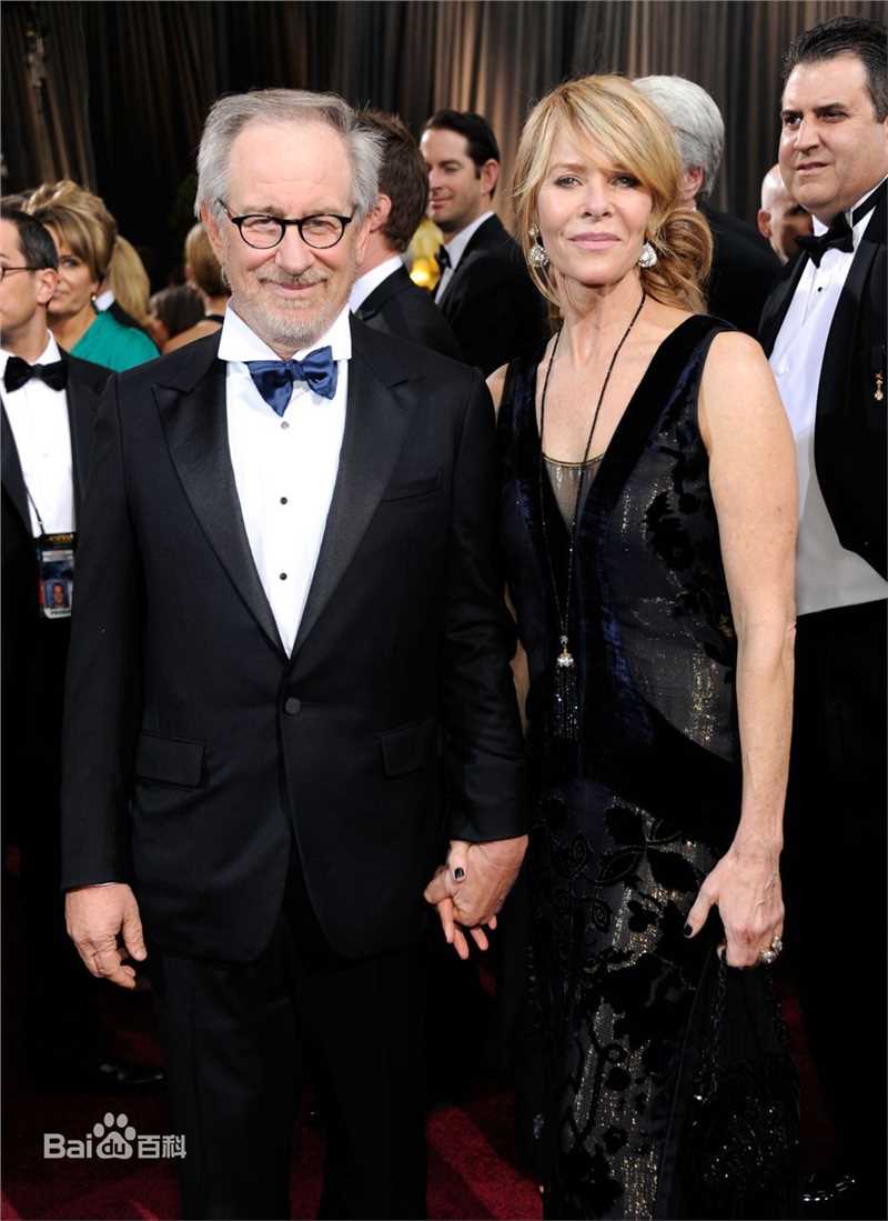 史蒂文·斯皮尔伯格(Steven Allan Spielberg)斯皮尔伯格与妻子图片图集