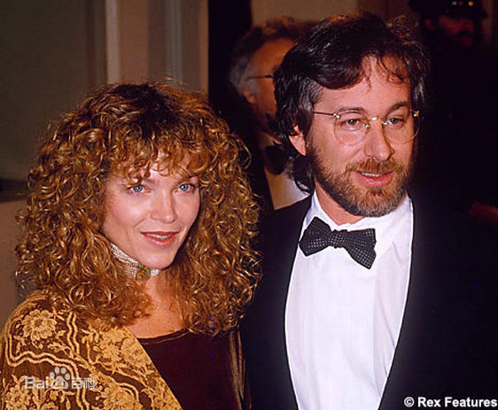 史蒂文·斯皮尔伯格(Steven Allan Spielberg)斯皮尔伯格与妻子图片图集