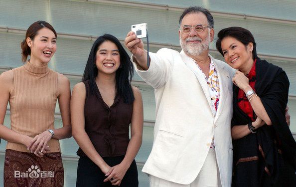 弗朗西斯·福特·科波拉(Francis Ford Coppola)与家人壁纸壁纸