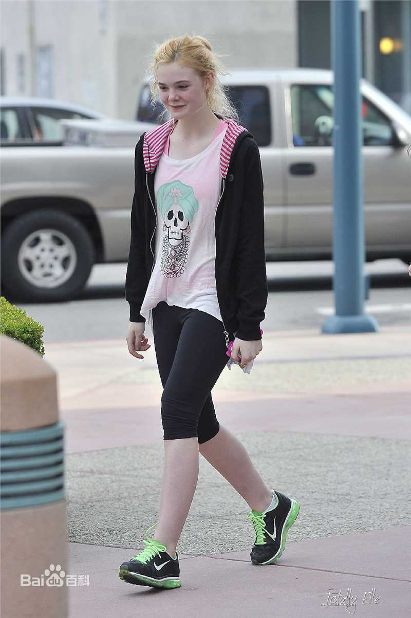 艾丽·范宁(Elle Fanning)生活中的艾丽图册