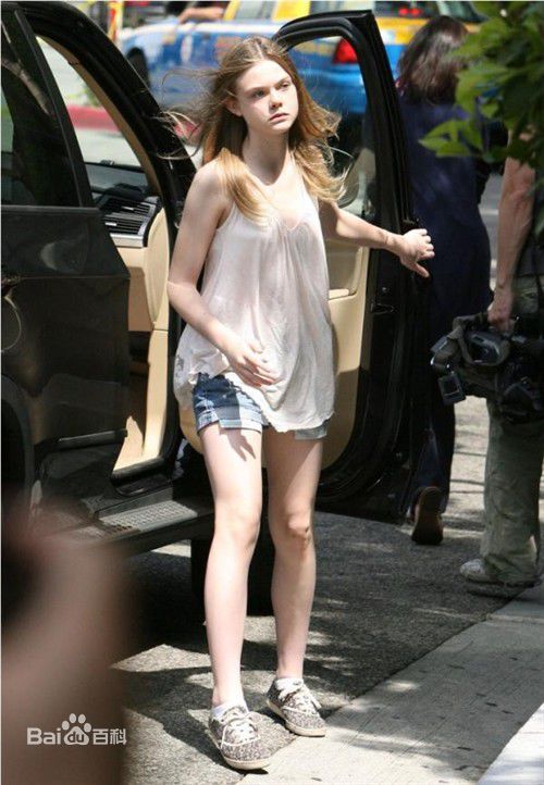 艾丽·范宁(Elle Fanning)生活中的艾丽图册