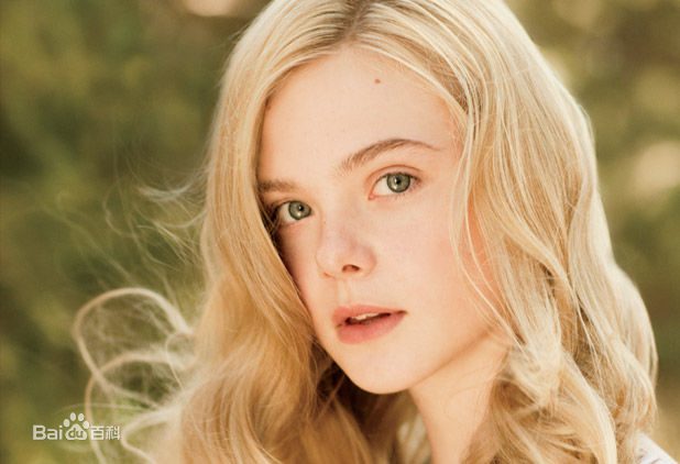最新艾丽·范宁(Elle Fanning)精彩图册