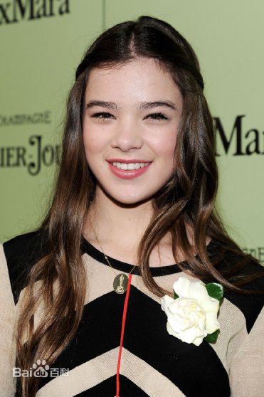 海莉·斯坦菲尔德(Hailee Steinfeld)出席活动图片图册