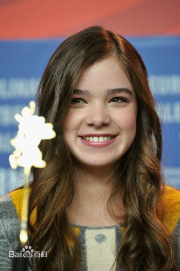 海莉·斯坦菲尔德(Hailee Steinfeld)出席活动图片图册