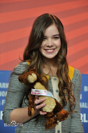 海莉·斯坦菲尔德(Hailee Steinfeld)出席活动图片图册