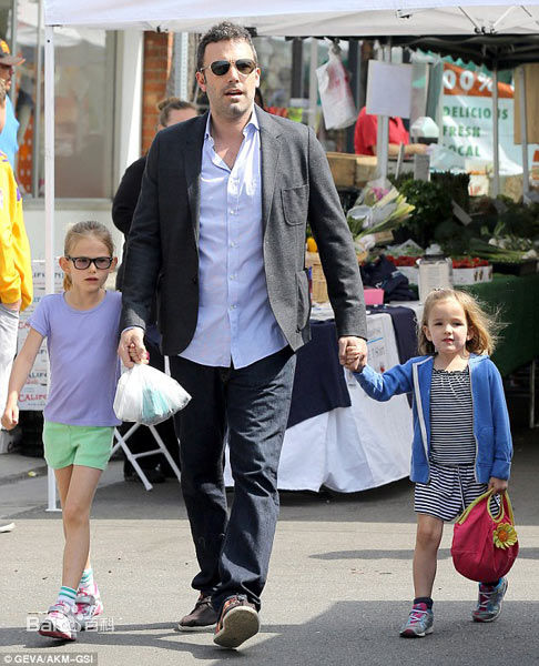 本·阿弗莱克(Ben Affleck)与孩子们图册