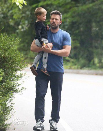本·阿弗莱克(Ben Affleck)与孩子们图册