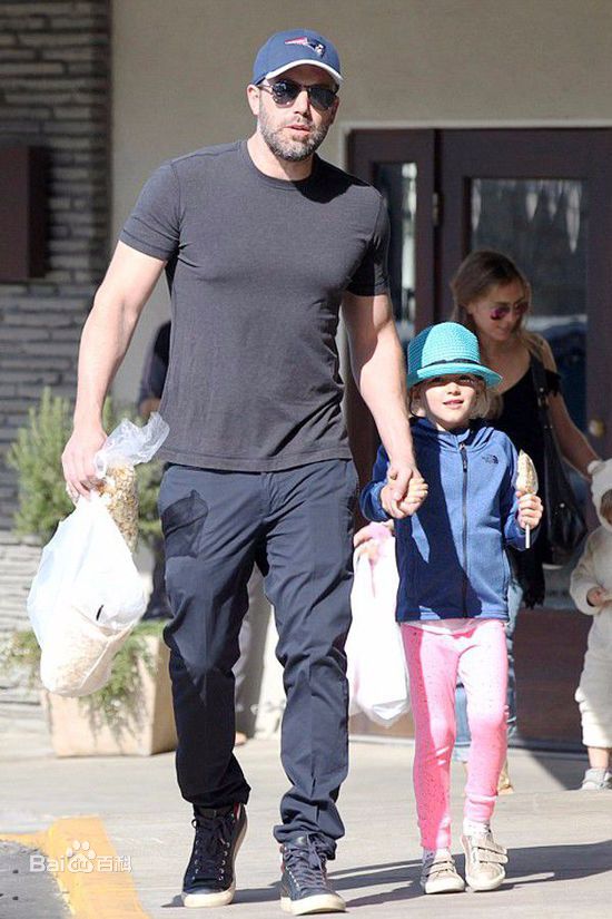 本·阿弗莱克(Ben Affleck)与孩子们图册