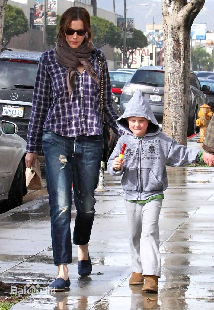 丽芙·泰勒(Liv Tyler)家庭性感图片图集