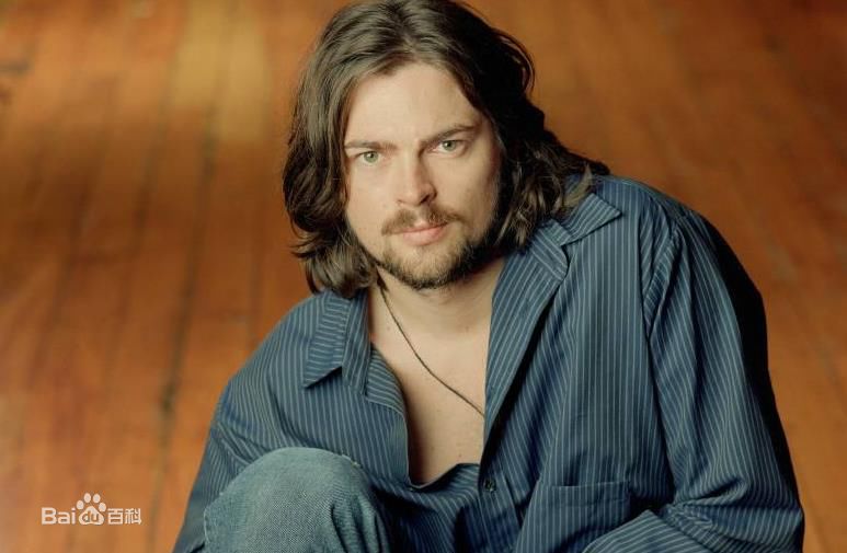 卡尔·厄本(Karl Urban)前后照片