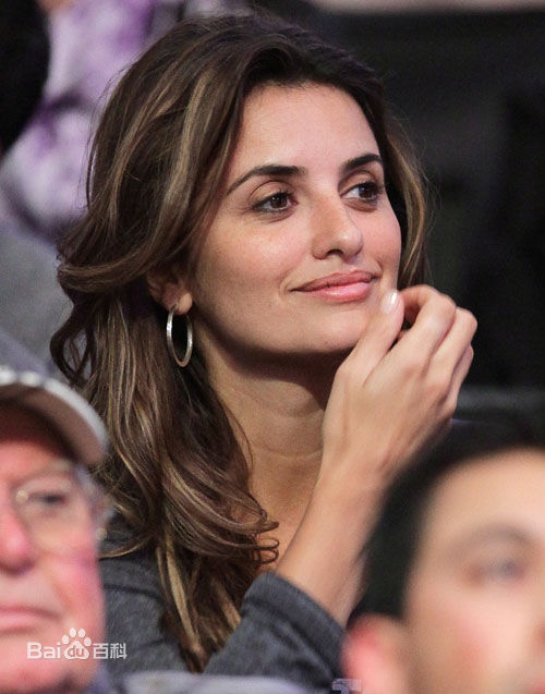 佩内洛普·克鲁兹(Penélope Cruz Sánchez)生活中的前后照片