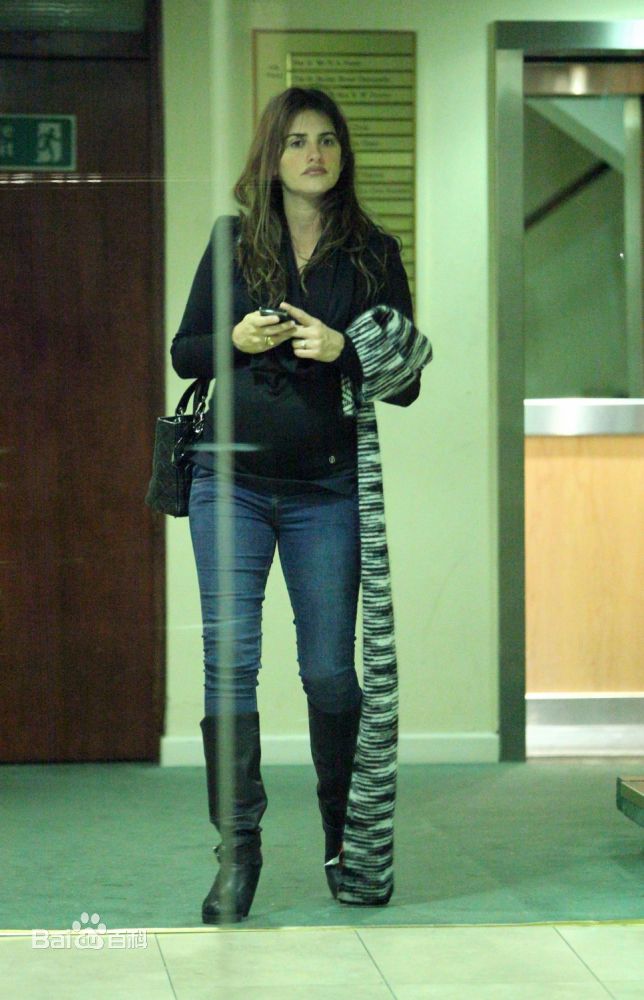 佩内洛普·克鲁兹(Penélope Cruz Sánchez)生活中的前后照片