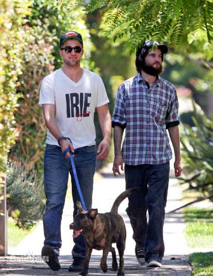 罗伯特·帕丁森(Robert Pattinson)慈善相关图集生活照相册