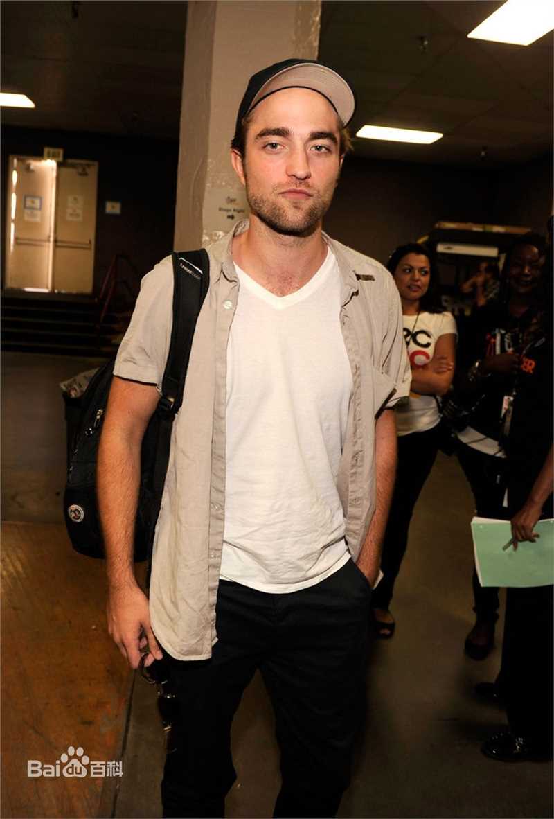 罗伯特·帕丁森(Robert Pattinson)慈善相关图集生活照相册
