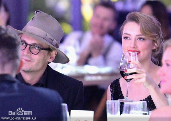 艾梅柏·希尔德(Amber Heard)和约翰尼·德普壁纸壁纸