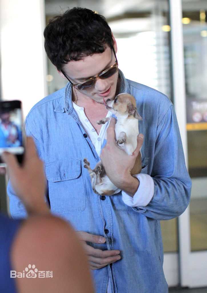 最新安东·尤金(Anton Yelchin)性感图片