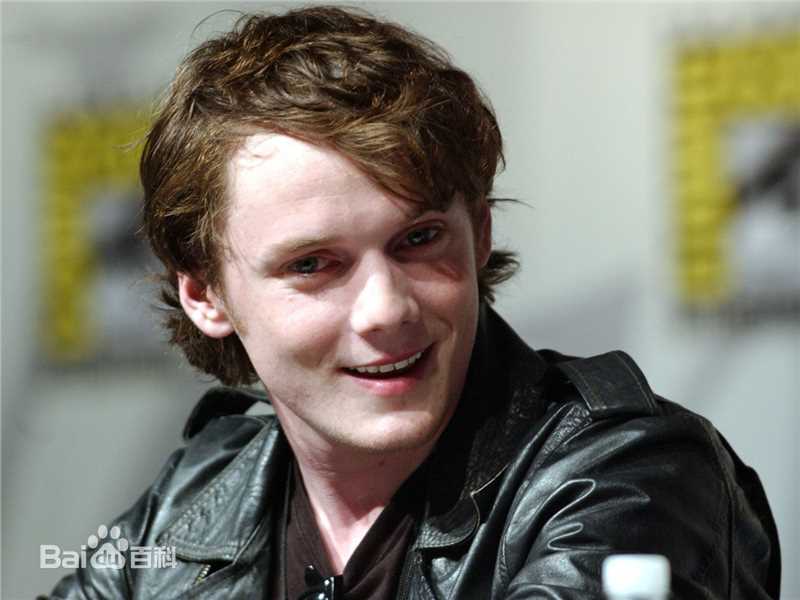 最新安东·尤金(Anton Yelchin)性感图片