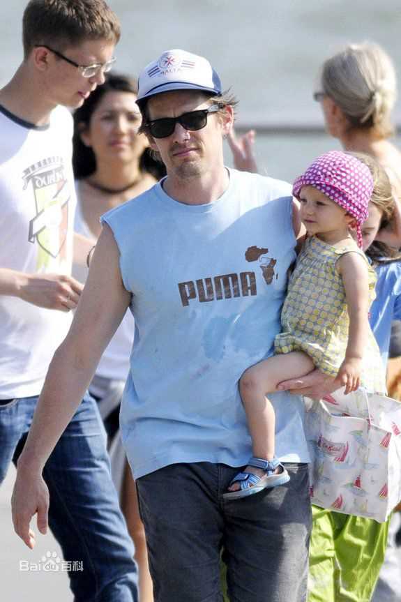 伊桑·霍克(Ethan Hawke)家庭生活照图片图集