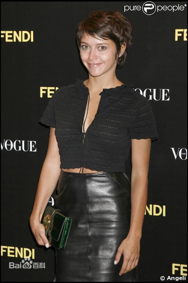 精选艾玛·德考尼斯(Emma de Caunes)精彩图册