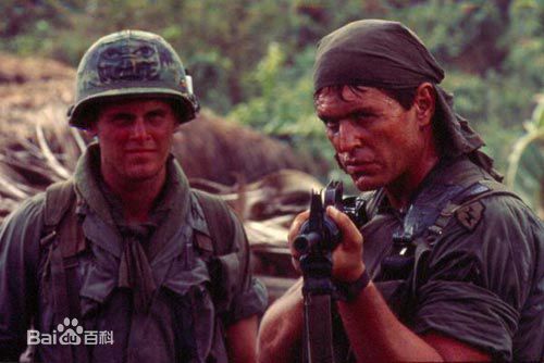 查理·辛(Charlie Sheen)《野战排》最全剧照