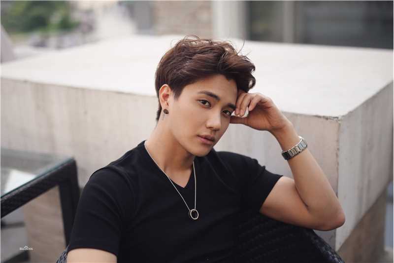 金恩圣(英文：Tanas 韩文：)街拍图册