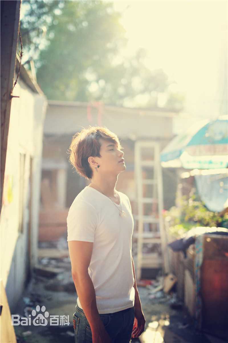 金恩圣(英文：Tanas 韩文：)街拍图册