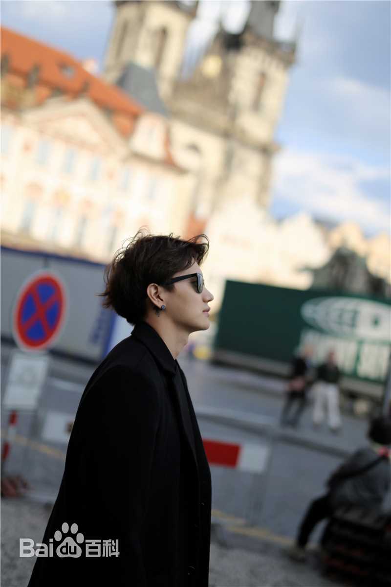 金恩圣(英文：Tanas 韩文：)街拍图册