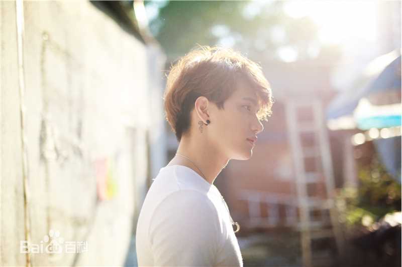 金恩圣(英文：Tanas 韩文：)街拍图册