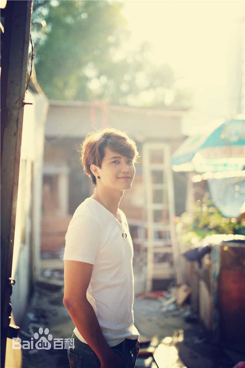 金恩圣(英文：Tanas 韩文：)街拍图册