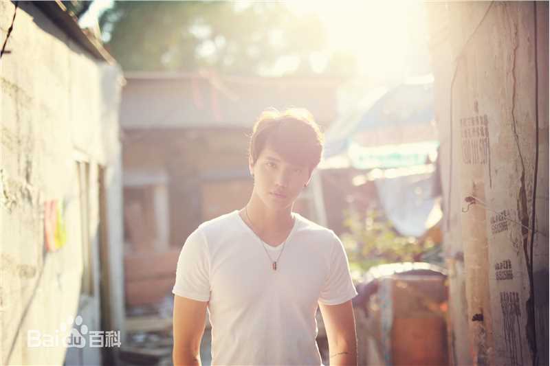 金恩圣(英文：Tanas 韩文：)街拍图册