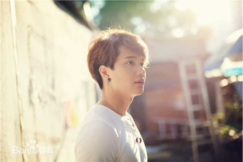 金恩圣(英文：Tanas 韩文：)街拍图册