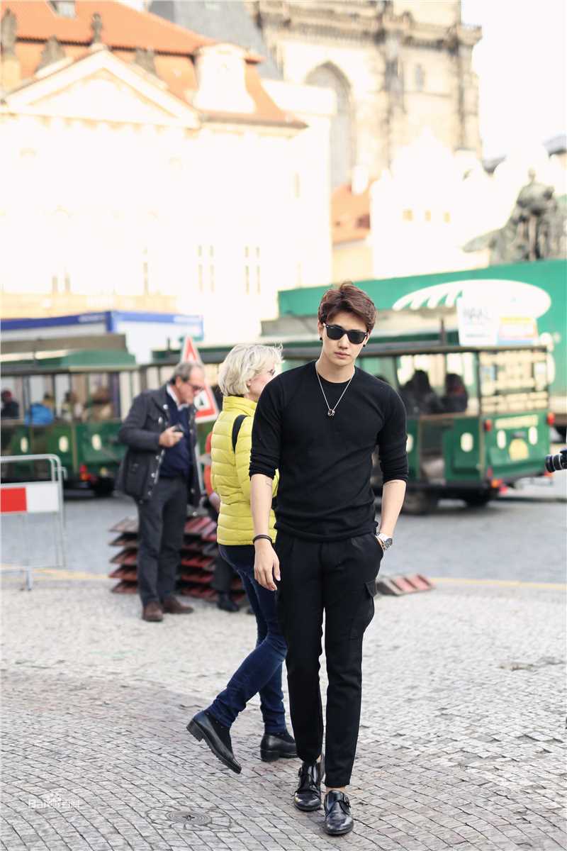 金恩圣(英文：Tanas 韩文：)街拍图册