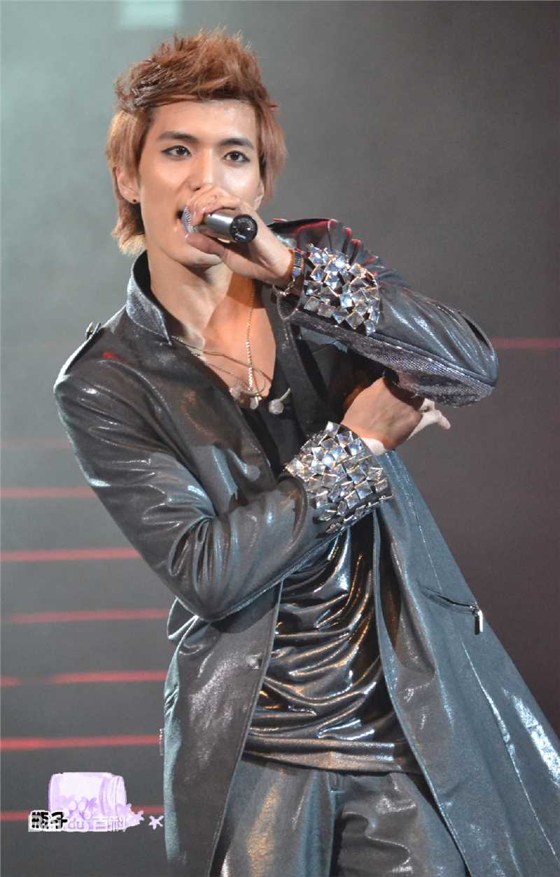 金恩圣(英文：Tanas 韩文：)北京首场演唱会性感图片图集