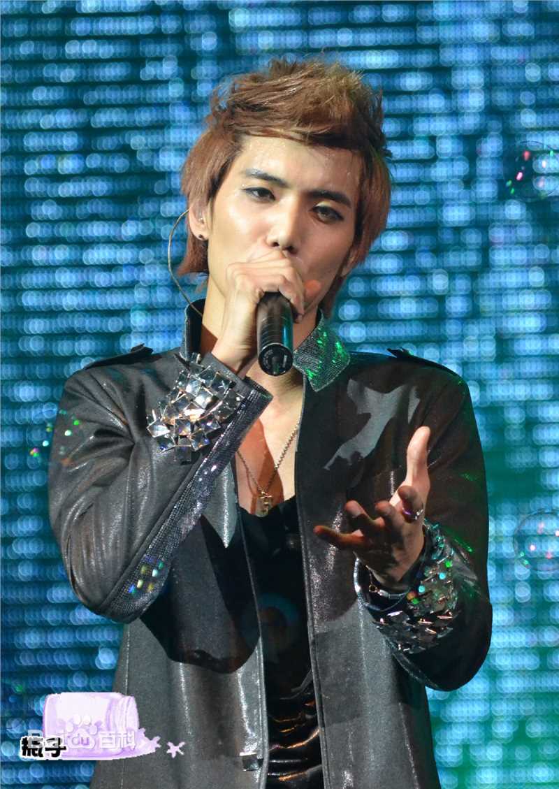 金恩圣(英文：Tanas 韩文：)北京首场演唱会性感图片图集