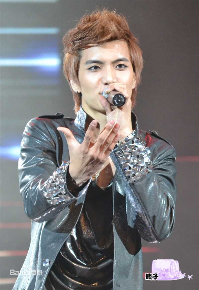 金恩圣(英文：Tanas 韩文：)北京首场演唱会性感图片图集