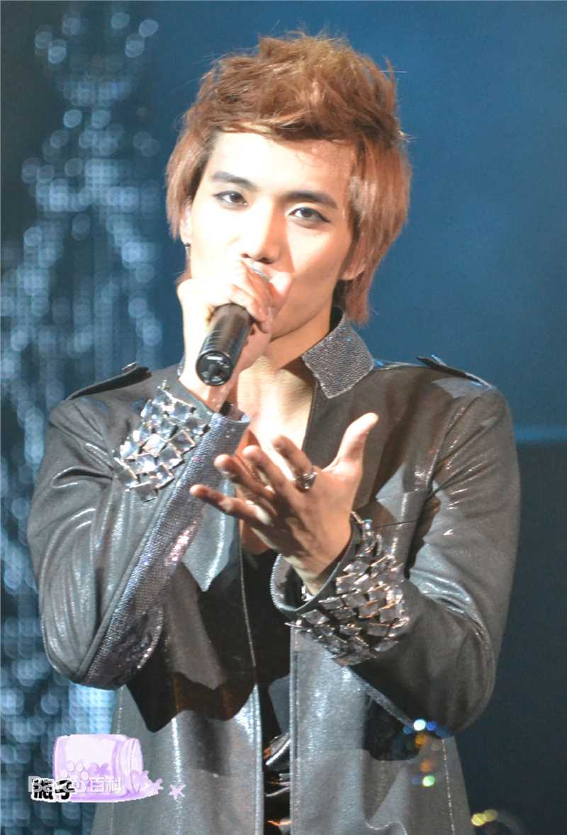 金恩圣(英文：Tanas 韩文：)北京首场演唱会性感图片图集