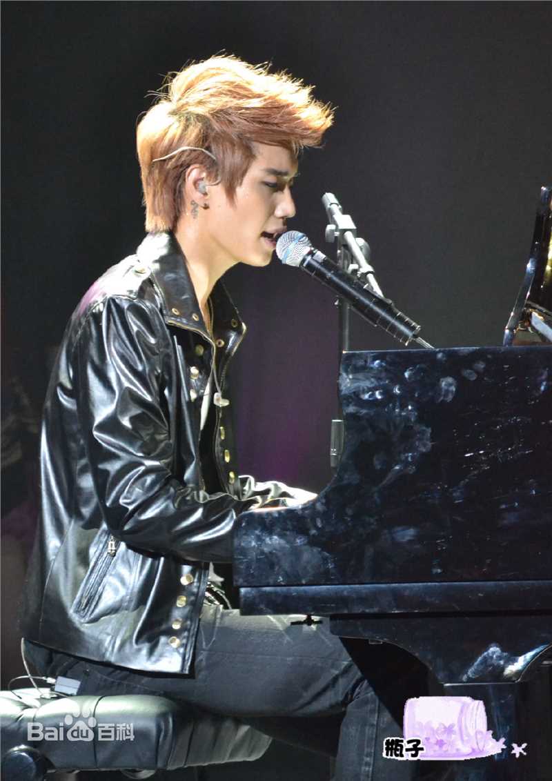 金恩圣(英文：Tanas 韩文：)北京首场演唱会性感图片图集