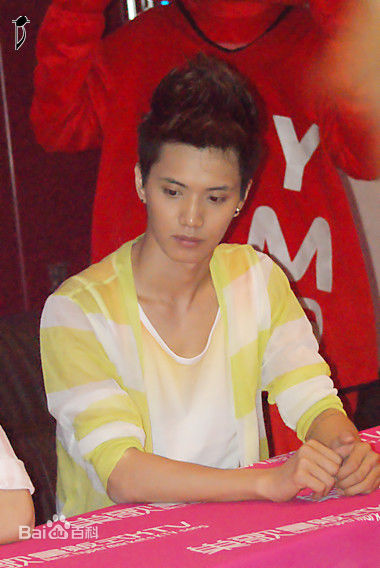 金恩圣(英文：Tanas 韩文：)2011_陆月活动性感图片图集