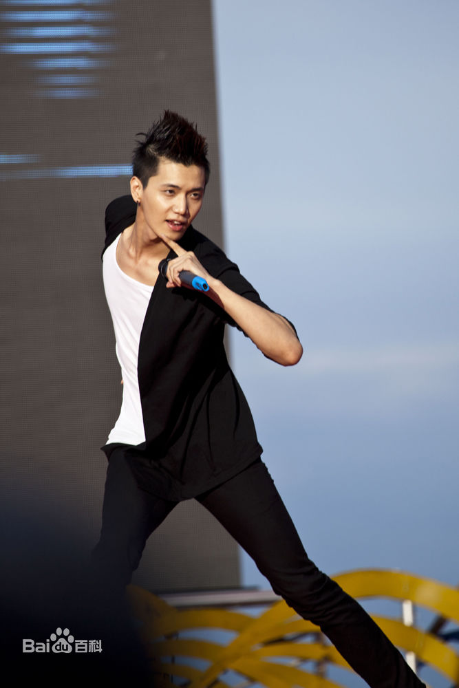 金恩圣(英文：Tanas 韩文：)2011_陆月活动性感图片图集