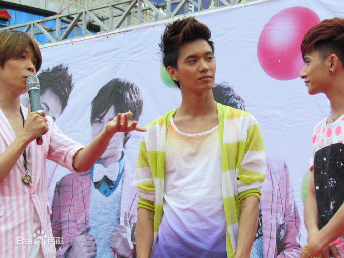 金恩圣(英文：Tanas 韩文：)2011_陆月活动性感图片图集