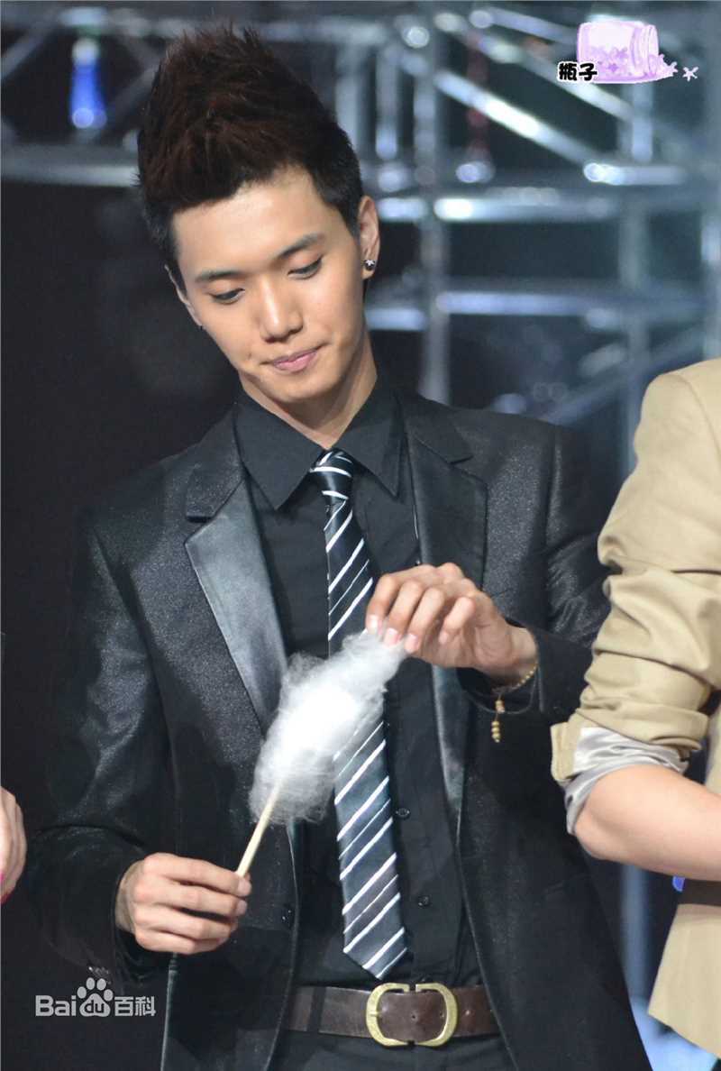 金恩圣(英文：Tanas 韩文：)2011_伍月活动前后照片