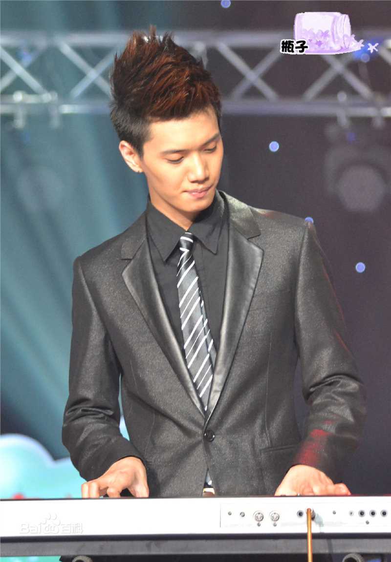 金恩圣(英文：Tanas 韩文：)2011_伍月活动前后照片