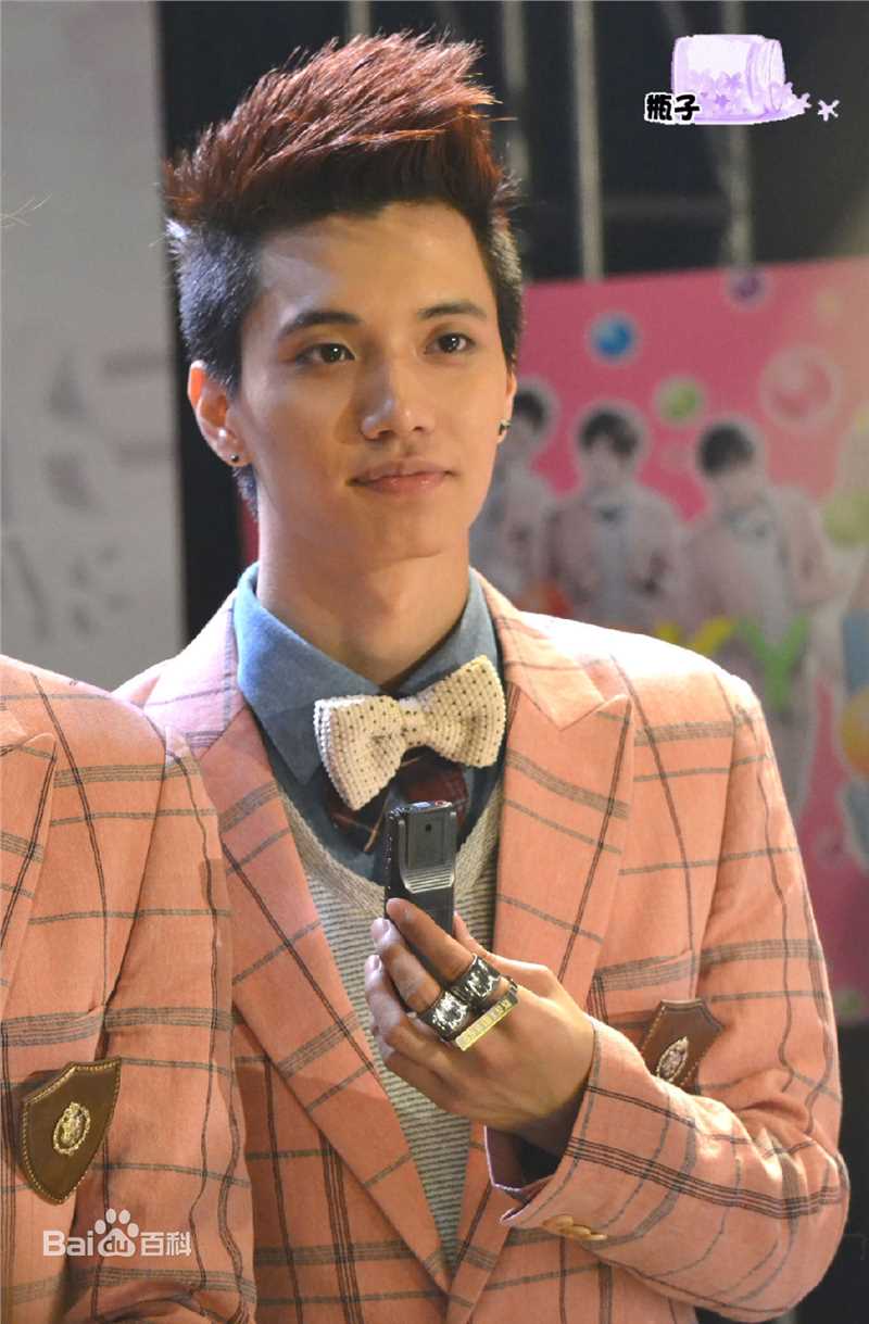 金恩圣(英文：Tanas 韩文：)2011年肆月活动前后照片