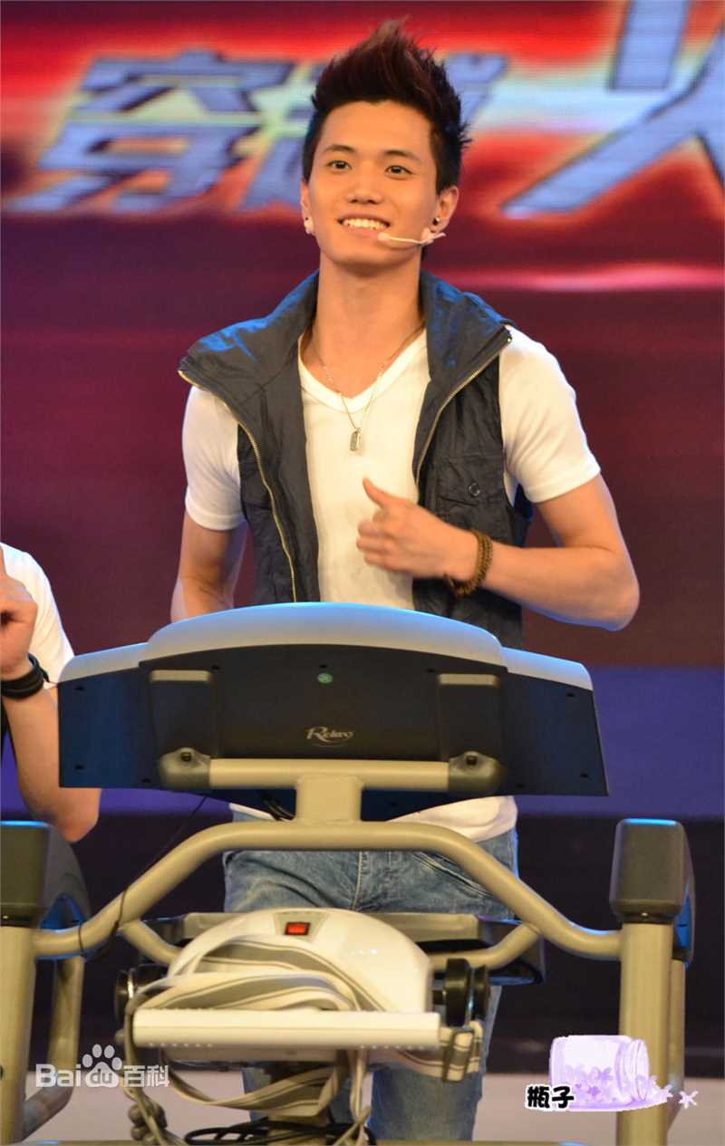 金恩圣(英文：Tanas 韩文：)2011年肆月活动前后照片