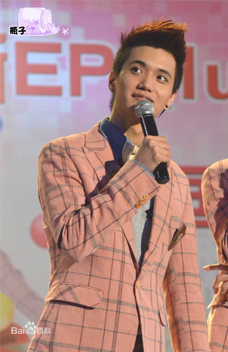 金恩圣(英文：Tanas 韩文：)2011年肆月活动前后照片