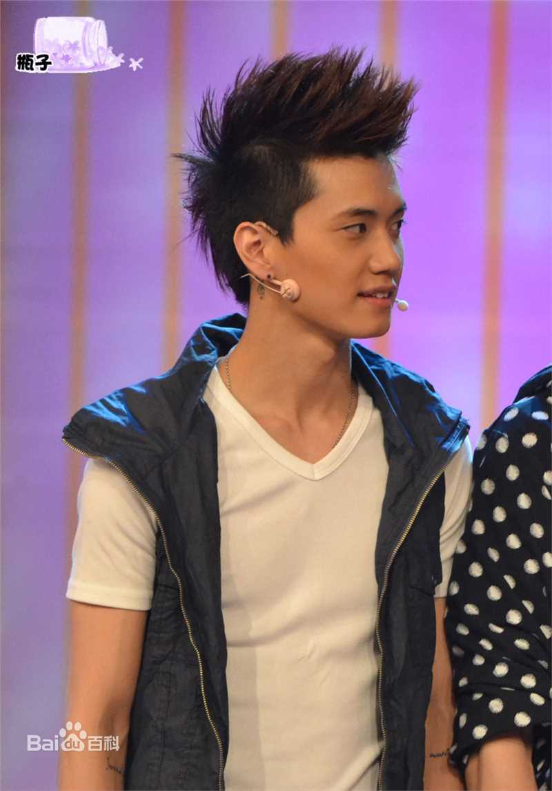 金恩圣(英文：Tanas 韩文：)2011年肆月活动前后照片