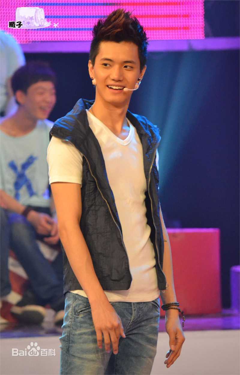 金恩圣(英文：Tanas 韩文：)2011年肆月活动前后照片